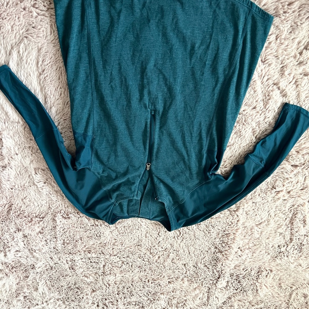 Lululemon Athletica Yoga/Cycling Quarter Sleeve Top